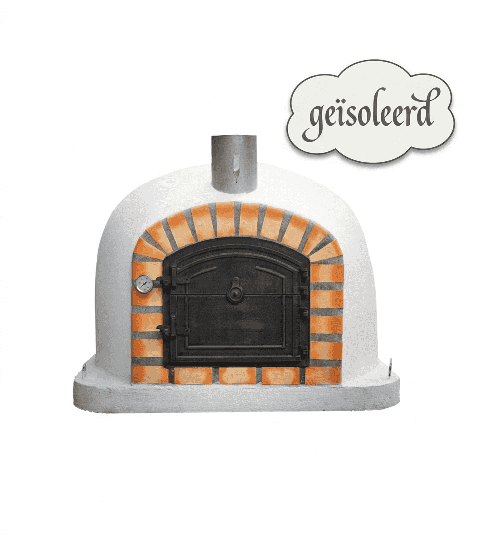 Vrijstaande geïsoleerde witte steenoven vooraanzicht met oranje terracotta boog, zwarte deur en kachelpijp