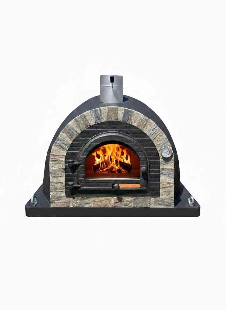 zwarte houtgestookte steenoven met natuursteen boog, brandend vuur en thermometer